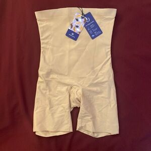 Honeylove no-show high-waist short